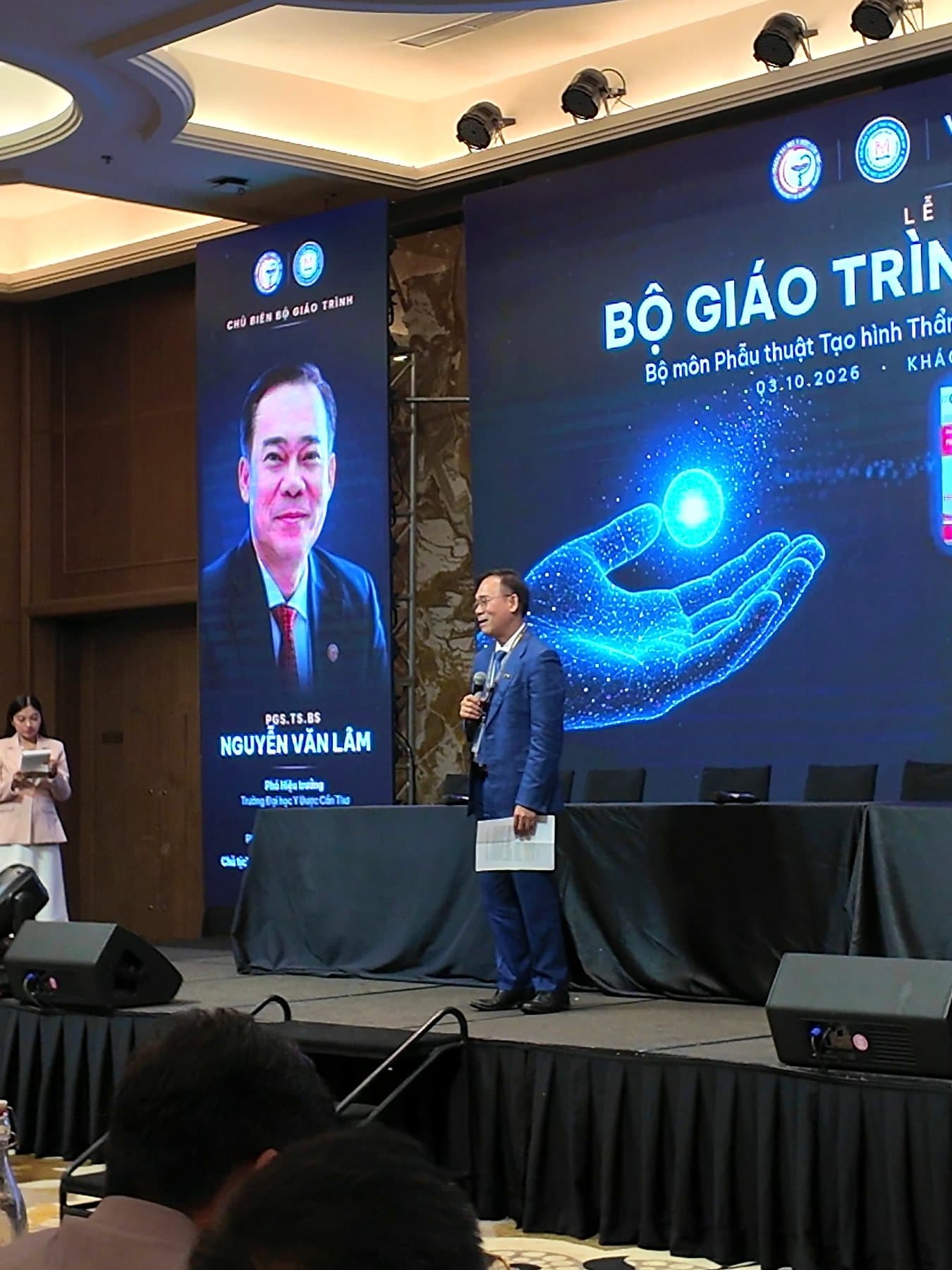 PGS.TS.BS. Nguyễn Văn Lâm giới thiệu bộ giáo trình sau đại học