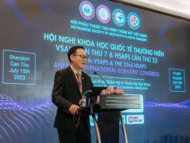 PGS.TS.BS Nguyễn Văn Lâm, Phó Hiệu trưởng Trường Đại học Y Dược Cần Thơ, phát biểu chào mừng hội nghị