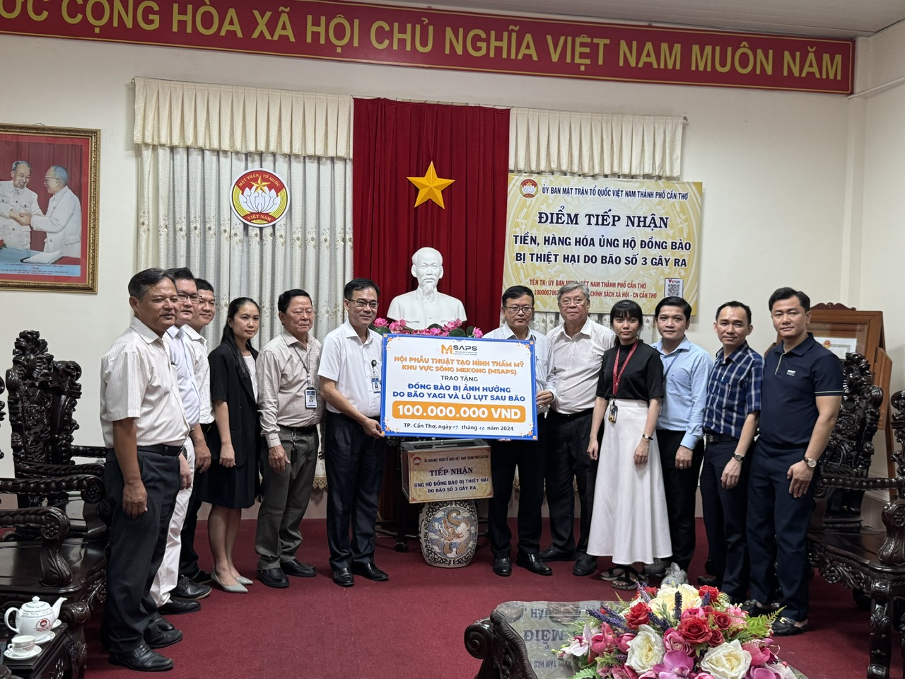 MSAPS leaders with representatives of the Vietnam Fatherland Front Committee of Can Tho City and the Can Tho Medical Association